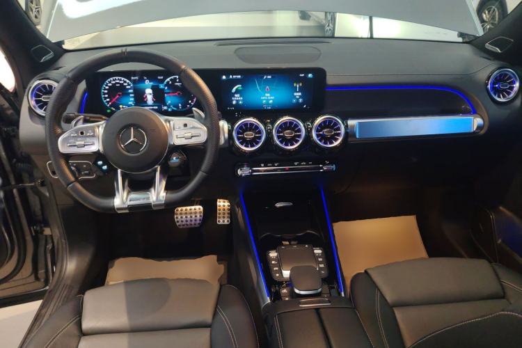 Used Mercedes-Benz GLB AMG 2021 AMG GLB 35 4MATIC Center Console