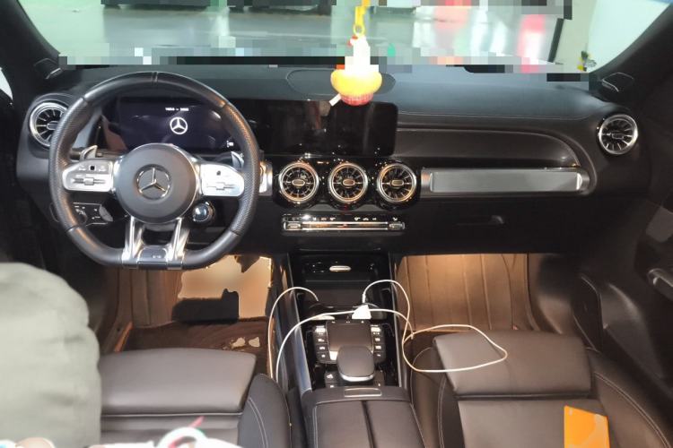 Used Mercedes-Benz GLB AMG 2021-Year Restyled AMG GLB 35 4MATIC Center Console