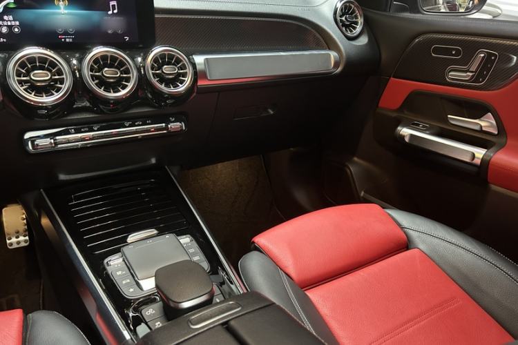Used Mercedes-Benz GLB AMG 2021-Year Restyled AMG GLB 35 4MATIC Interior 10