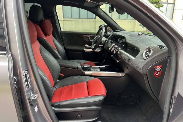 Used Mercedes-Benz GLB AMG 2021 AMG GLB 35 4MATIC Interior 11