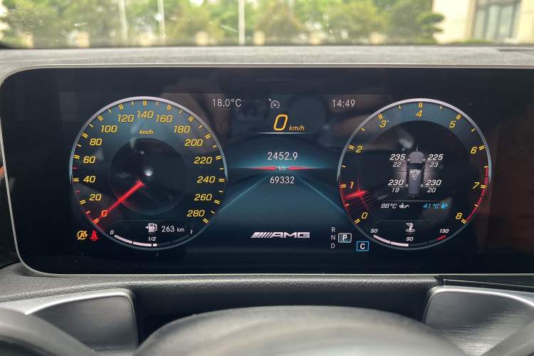Used Mercedes-Benz GLB AMG 2021 AMG GLB 35 4MATIC Odometer Close Up