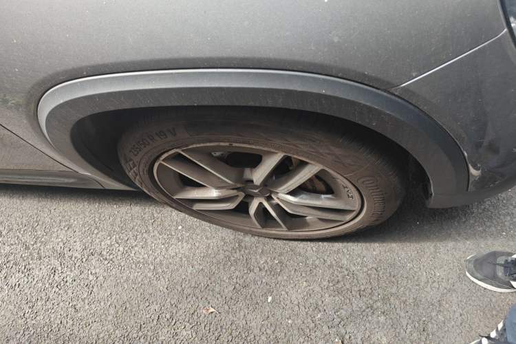 Used Mercedes-Benz GLB AMG 2021-Year Restyled AMG GLB 35 4MATIC Right Front Wheel Hub