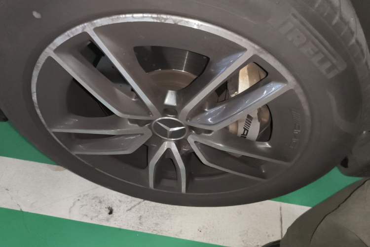 Used Mercedes-Benz GLB AMG 2021-Year Restyled AMG GLB 35 4MATIC Right Front Wheel Hub