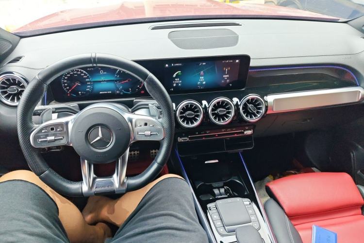 Used Mercedes-Benz GLB AMG 2021-Year Restyled AMG GLB 35 4MATIC Center Console