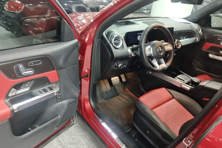 Used Mercedes-Benz GLB AMG 2021-Year Restyled AMG GLB 35 4MATIC Driver Seat