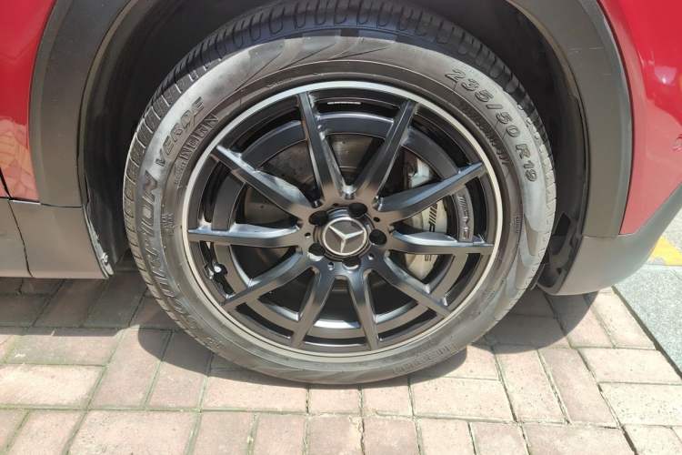 Used Mercedes-Benz GLB AMG 2021-Year Restyled AMG GLB 35 4MATIC Right Front Wheel Hub