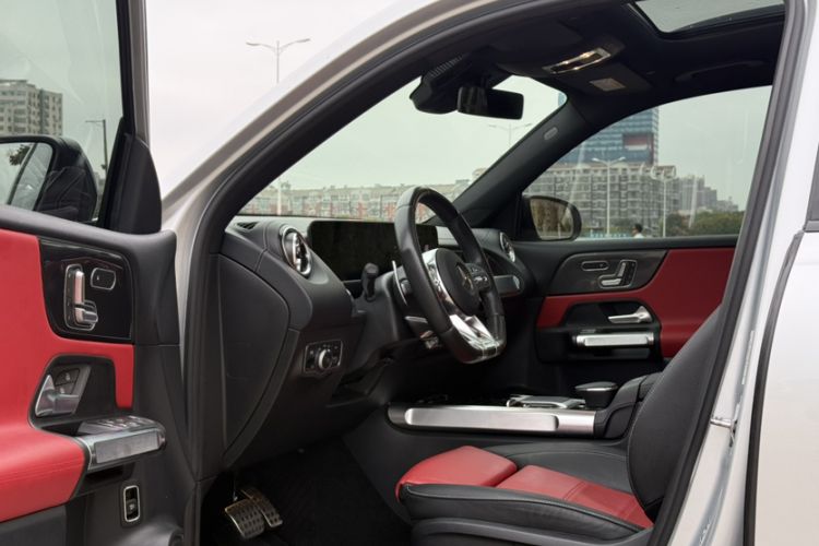 Used Mercedes-Benz GLB AMG 2021-Year Restyled AMG GLB 35 4MATIC Interior 3