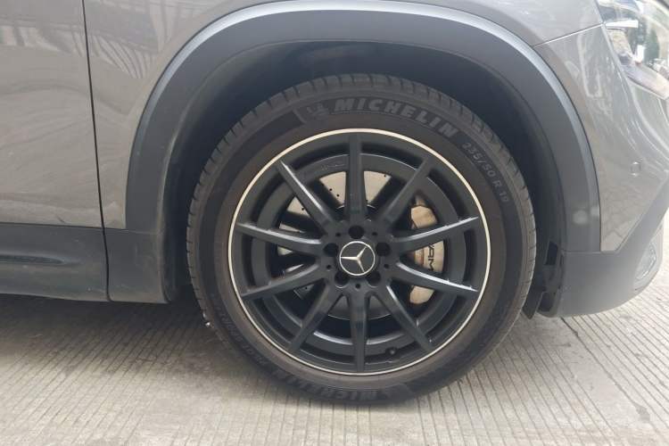 Used Mercedes-Benz GLB AMG 2021-Year Restyled AMG GLB 35 4MATIC Right Front Wheel Hub