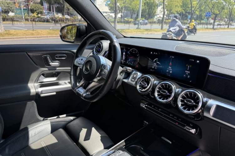 Used Mercedes-Benz GLB AMG 2021-Year Restyled AMG GLB 35 4MATIC Interior 1