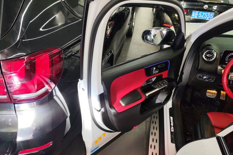 Used Mercedes-Benz GLB AMG 2021 AMG GLB 35 4MATIC Interior 7