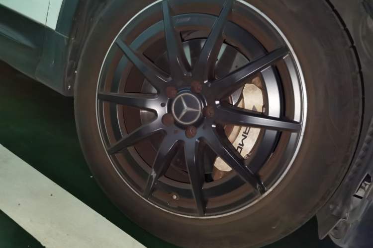 Used Mercedes-Benz GLB AMG 2021-Year Restyled AMG GLB 35 4MATIC Right Front Wheel Hub