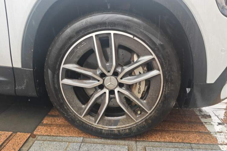 Used Mercedes-Benz GLB AMG 2021-Year Restyled AMG GLB 35 4MATIC Right Front Wheel Hub