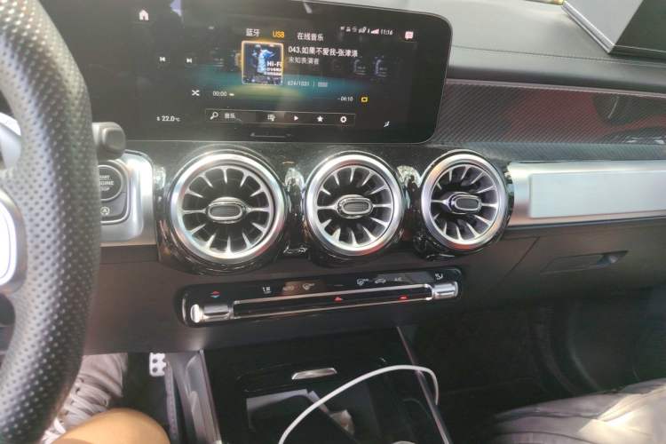 Used Mercedes-Benz GLB AMG 2022 AMG GLB 35 4MATIC Audio And AC Panel