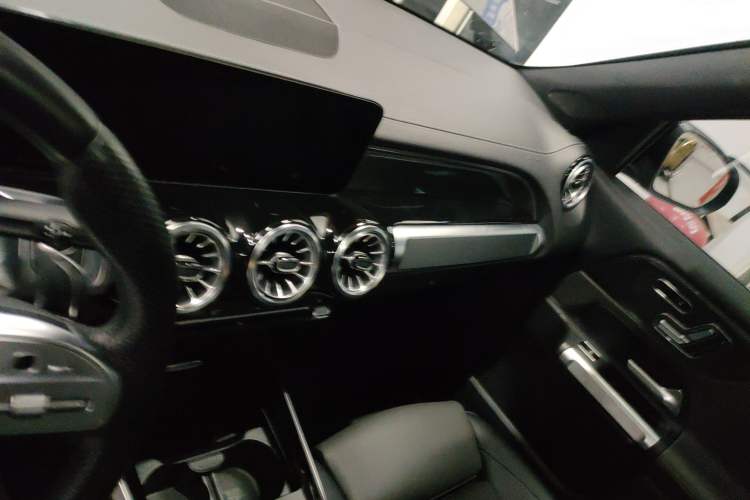 Used Mercedes-Benz GLB AMG 2022 AMG GLB 35 4MATIC Audio And AC Panel