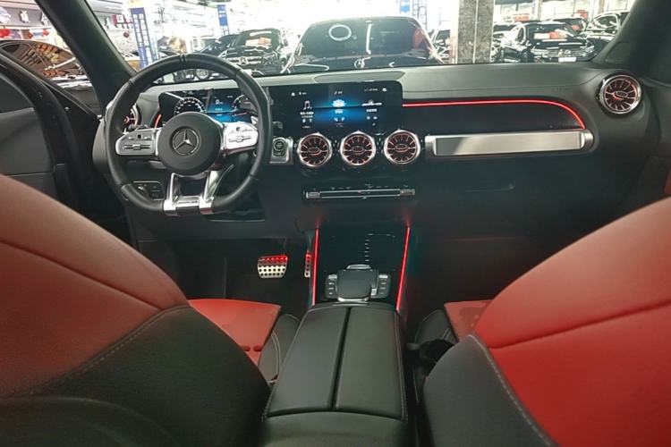 Used Mercedes-Benz GLB AMG 2022 AMG GLB 35 4MATIC Center Console