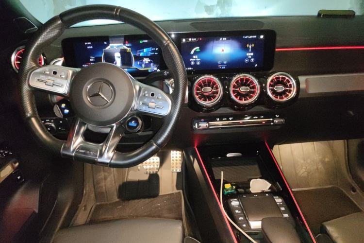 Used Mercedes-Benz GLB AMG 2022 AMG GLB 35 4MATIC Center Console