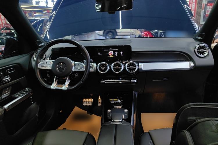 Used Mercedes-Benz GLB AMG 2022 AMG GLB 35 4MATIC Center Console