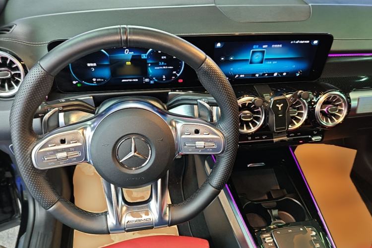 Used Mercedes-Benz GLB AMG 2022 AMG GLB 35 4MATIC Center Console