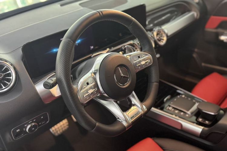 Used Mercedes-Benz GLB AMG 2022 AMG GLB 35 4MATIC Interior 1