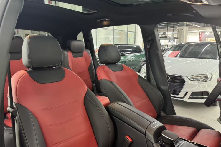 Used Mercedes-Benz GLB AMG 2022 AMG GLB 35 4MATIC Interior 10