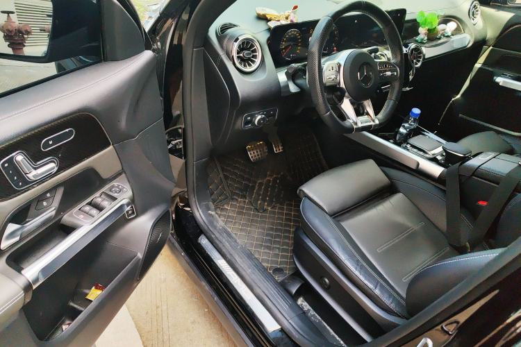 Used Mercedes-Benz GLB AMG 2022 AMG GLB 35 4MATIC Interior 3