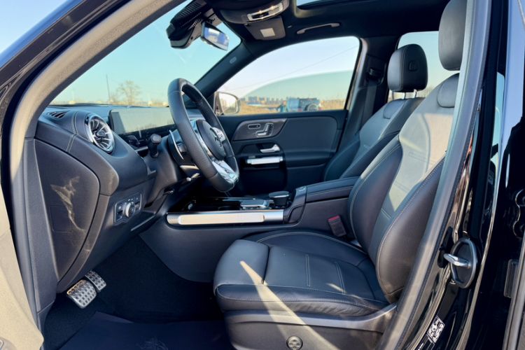 Used Mercedes-Benz GLB AMG 2022 AMG GLB 35 4MATIC Interior 5