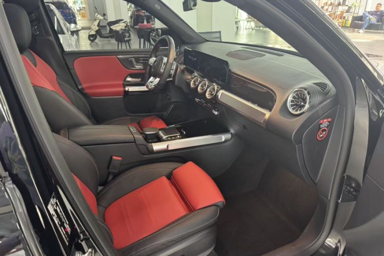 Used Mercedes-Benz GLB AMG 2022 AMG GLB 35 4MATIC Interior 7