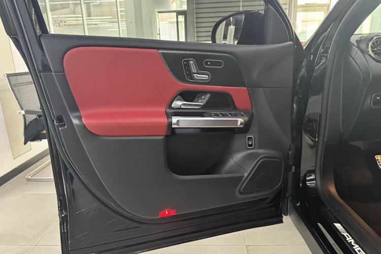Used Mercedes-Benz GLB AMG 2022 AMG GLB 35 4MATIC Interior 9