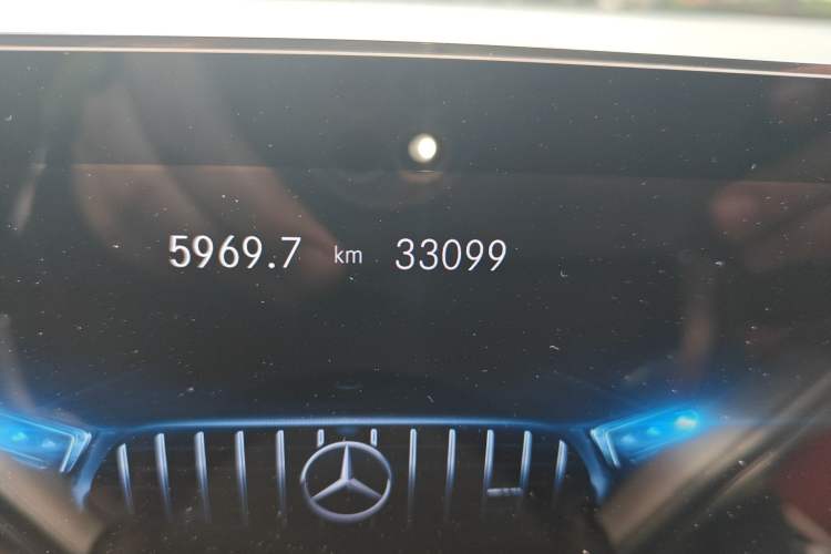 Used Mercedes-Benz GLB AMG 2022 AMG GLB 35 4MATIC Odometer Close Up