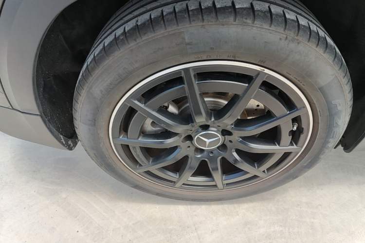 Used Mercedes-Benz GLB AMG 2022 AMG GLB 35 4MATIC Right Rear Wheel Hub