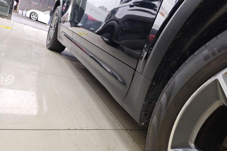 Used Mercedes-Benz GLB AMG 2022 AMG GLB 35 4MATIC Right Side Sill