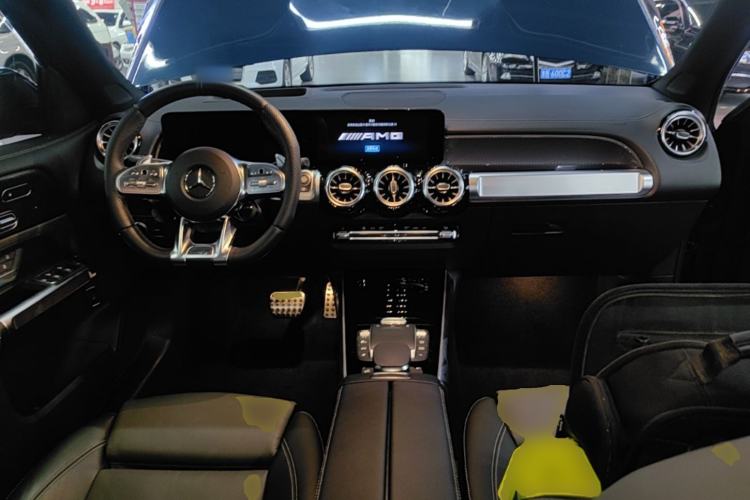 Used Mercedes-Benz GLB AMG 2022 AMG GLB 35 4MATIC Center Console