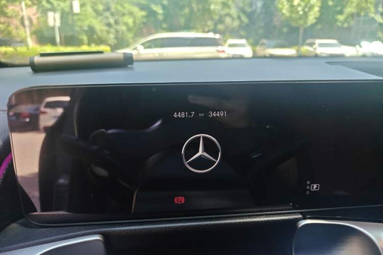 Used Mercedes-Benz GLB AMG 2022 AMG GLB 35 4MATIC Odometer Close Up