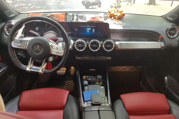Used Mercedes-Benz GLB AMG 2022 AMG GLB 35 4MATIC Center Console