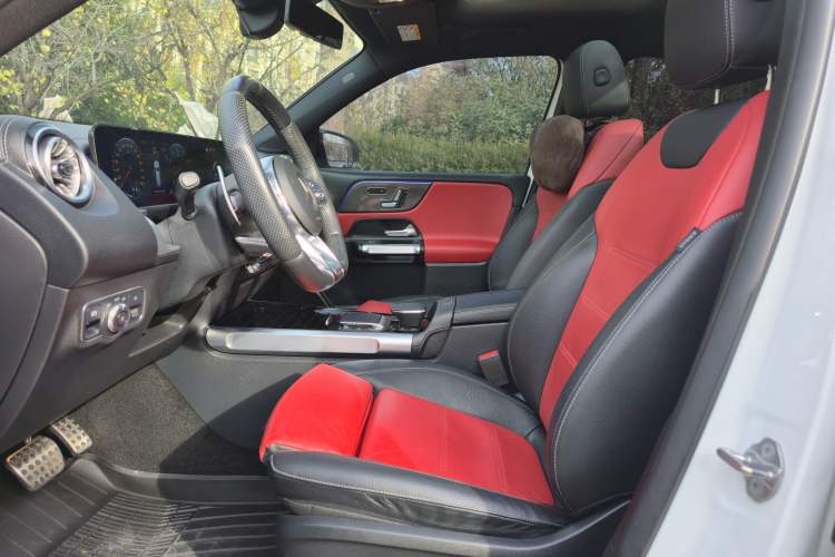 Used Mercedes-Benz GLB AMG 2022 AMG GLB 35 4MATIC Interior 4