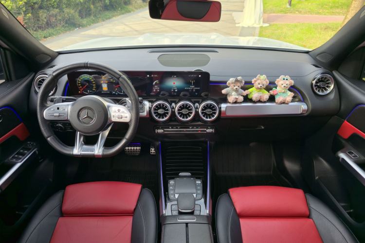 Used Mercedes-Benz GLB AMG 2022 AMG GLB 35 4MATIC Interior 8