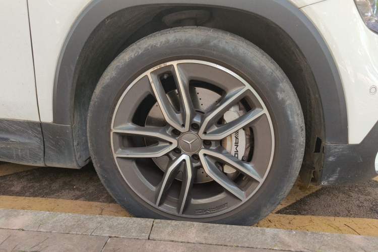 Used Mercedes-Benz GLB AMG 2022 AMG GLB 35 4MATIC Right Front Wheel Hub