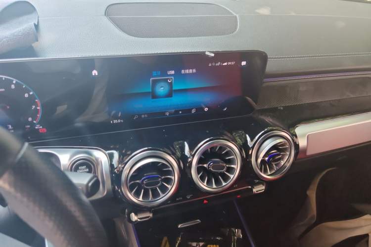 Used Mercedes-Benz GLB AMG 2023 AMG GLB 35 4MATIC Audio And AC Panel