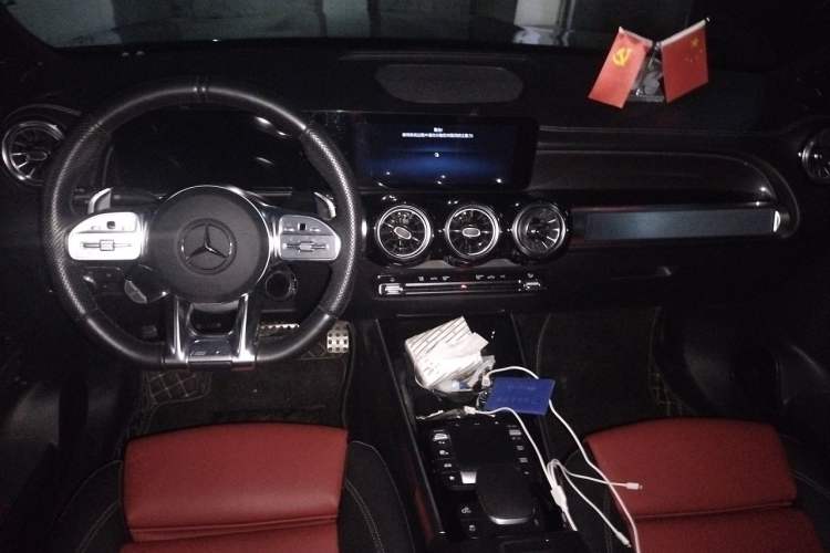 Used Mercedes-Benz GLB AMG 2023 AMG GLB 35 4MATIC Center Console