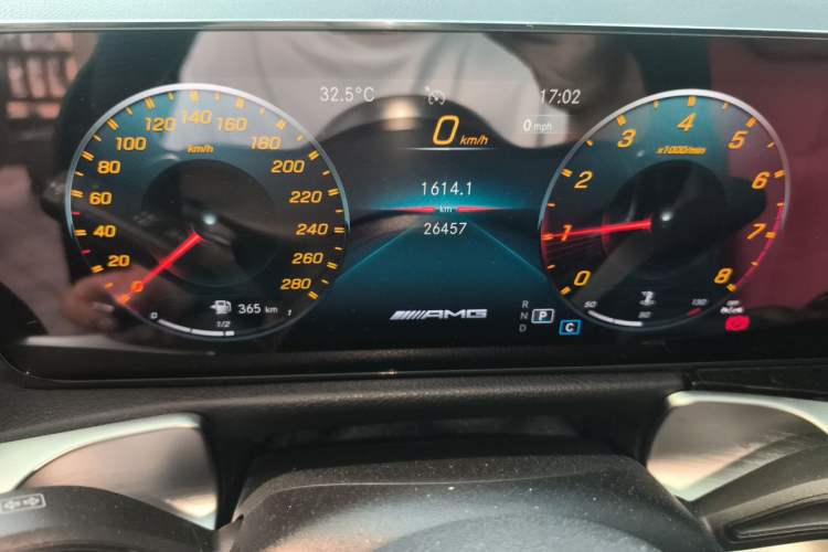 Used Mercedes-Benz GLB AMG 2023 AMG GLB 35 4MATIC Odometer Close Up