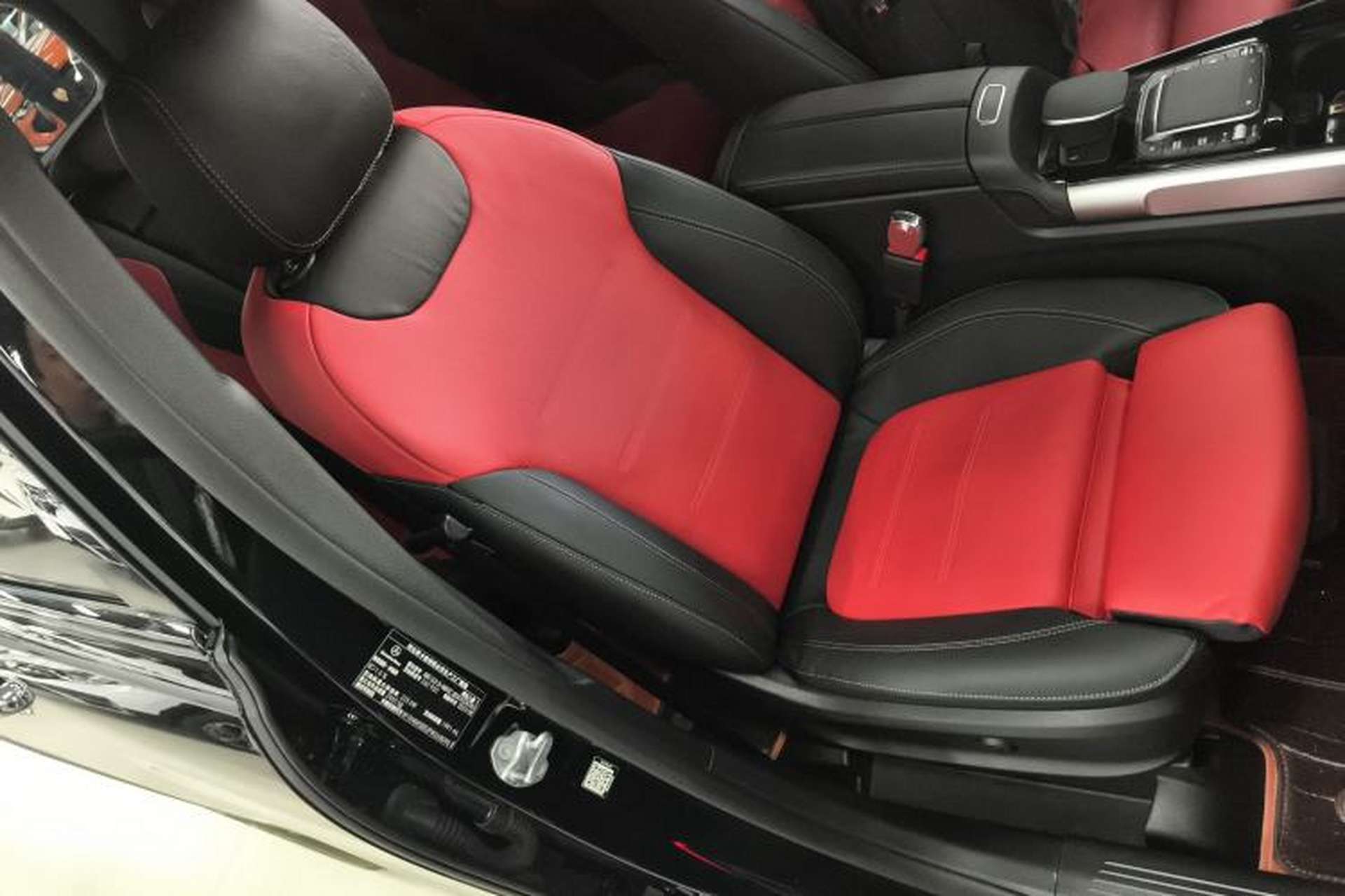 Used Mercedes-Benz GLB AMG 2023 AMG GLB 35 4MATIC Right Front Seat