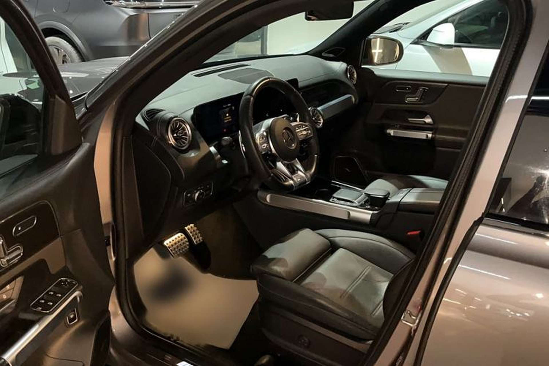 Used Mercedes-Benz GLB AMG 2023 AMG GLB 35 4MATIC Interior 2