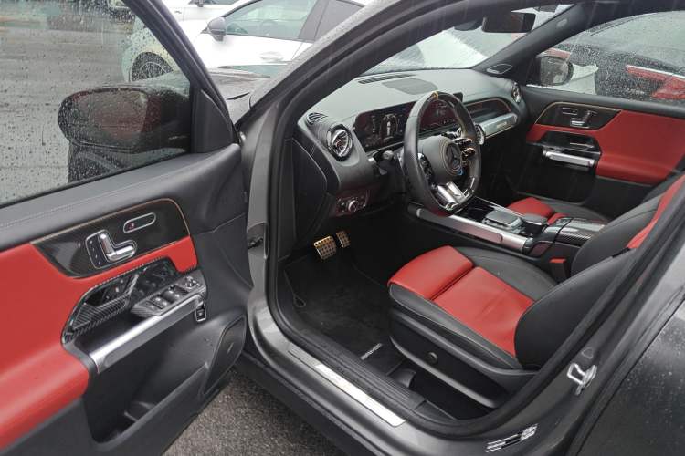 Used Mercedes-Benz GLB AMG 2023 AMG GLB 35 4MATIC Interior 3