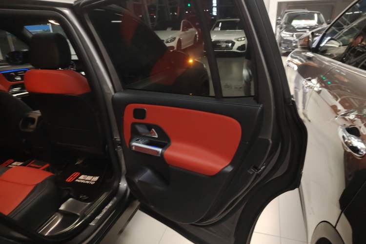 Used Mercedes-Benz GLB AMG 2023 AMG GLB 35 4MATIC Interior 6