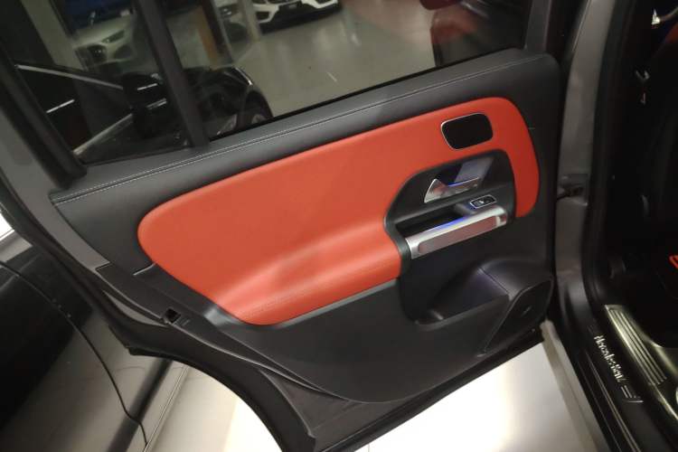 Used Mercedes-Benz GLB AMG 2023 AMG GLB 35 4MATIC Interior 8
