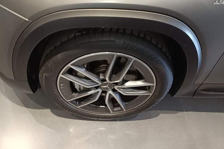 Used Mercedes-Benz GLB AMG 2023 AMG GLB 35 4MATIC Left Front Wheel Hub