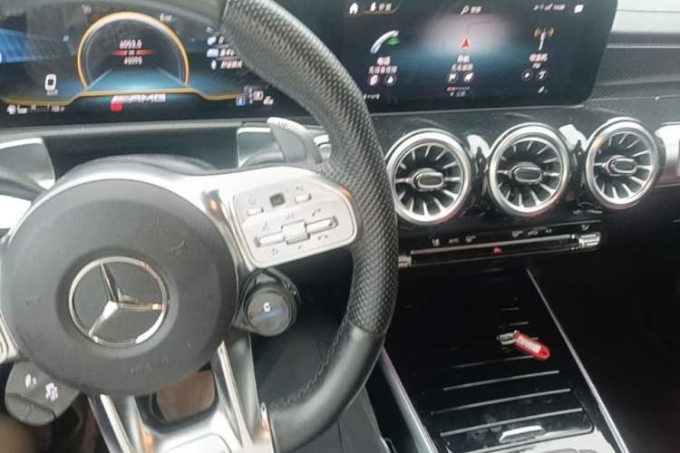Used Mercedes-Benz GLB AMG 2023 AMG GLB 35 4MATIC Center Console