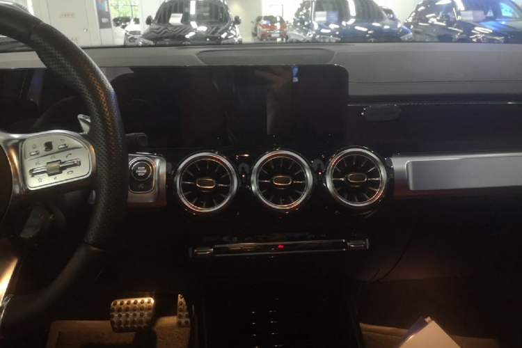 Used Mercedes-Benz GLB AMG 2023 AMG GLB 35 4MATIC Audio And AC Panel