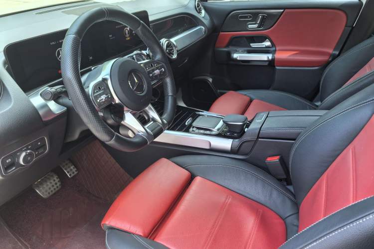 Used Mercedes-Benz GLB AMG 2023 AMG GLB 35 4MATIC Interior 2