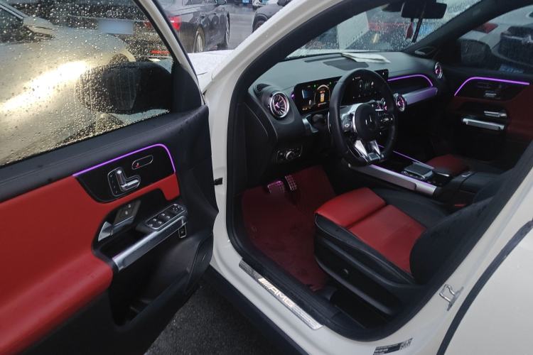 Used Mercedes-Benz GLB AMG 2023 AMG GLB 35 4MATIC Interior 3
